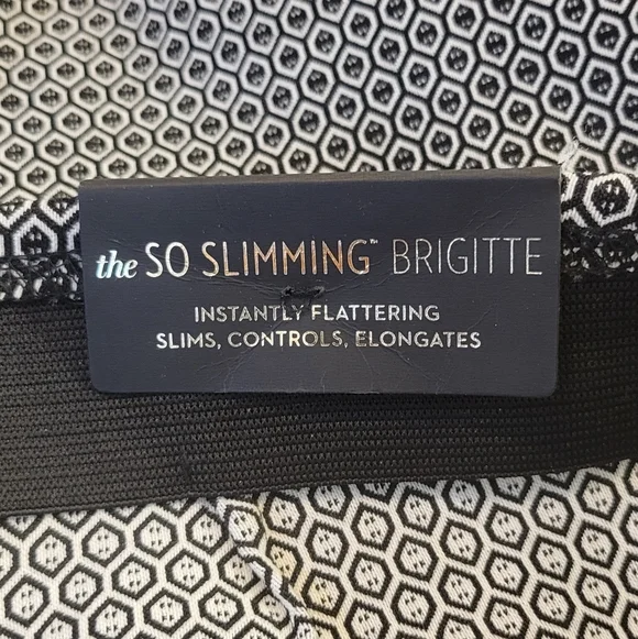 Chico's So Slimming Brigitte Black & White  Textured Trapezoid Ankle Pants - Picture 8 of 10